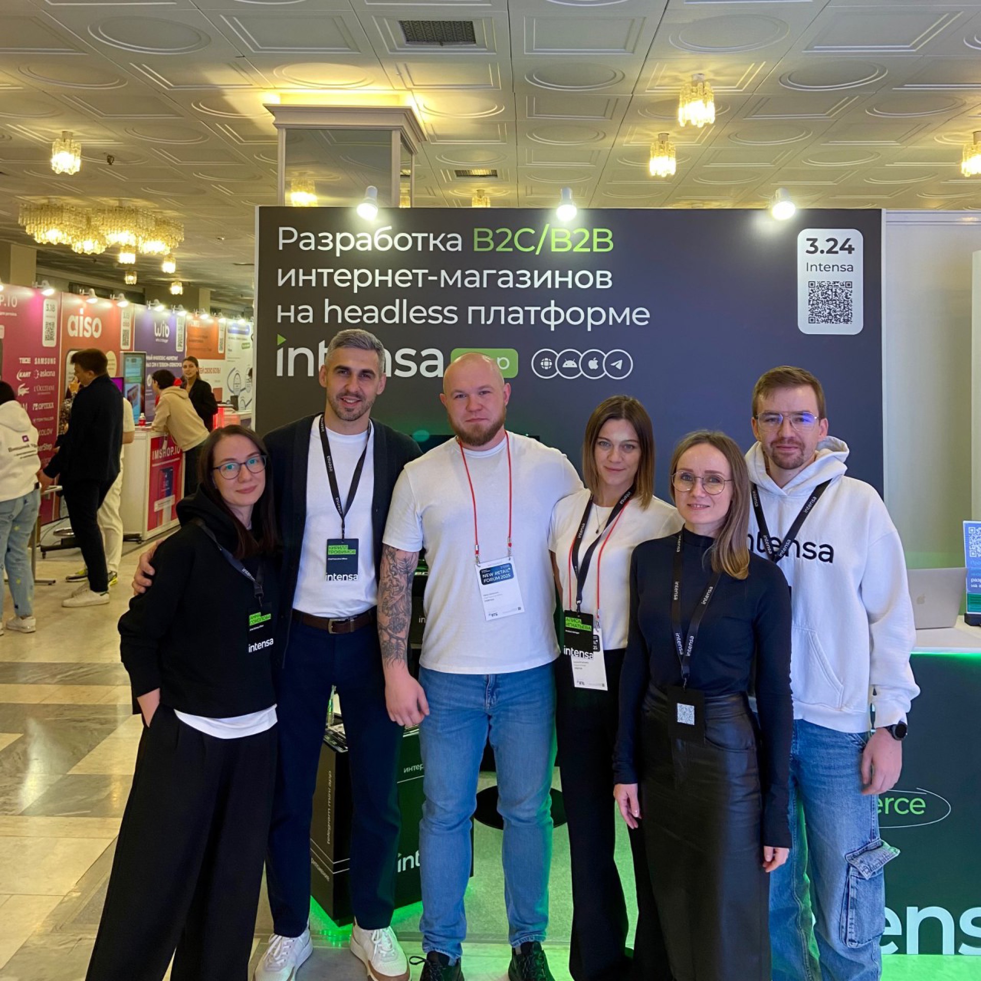 Команда Intensa на выставке